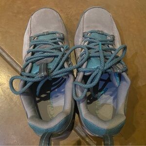 Woman Columbia sportswear hiking shoe worn once good condition